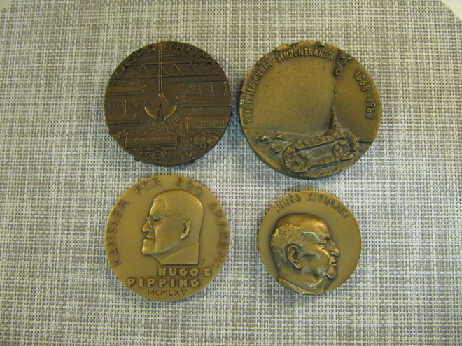 Mitaleita 4 kpl. mm. Juuso Kivimäki 1963 /Eila Hiltunen 1963