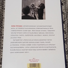 Jukka Virtanen - Kuvassa keskellä Jukka Virtanen - pikkukuva 2