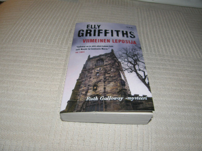 Elly Griffiths Viimeinen leposija -pok
