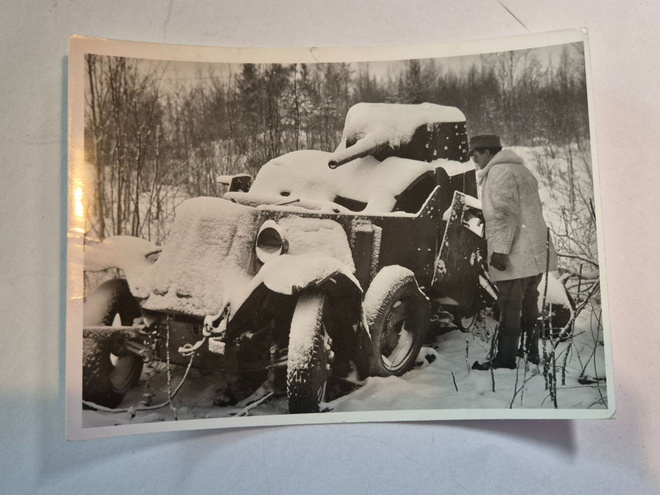 Tuhoutunut Ps-auto, SA-kuva.