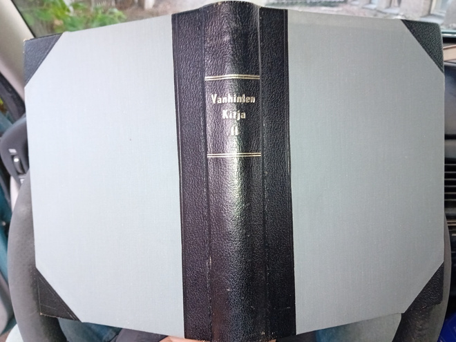 Vanhinten kirja II ( Nahkaselkäinen  ) SIS POSTIKULU