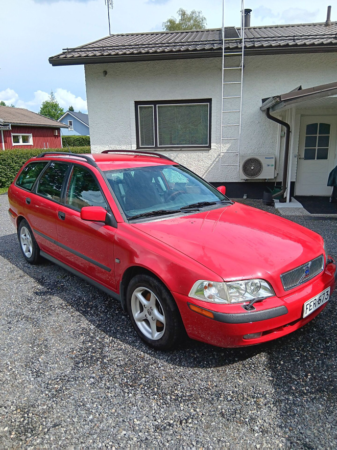 Volvo V40, 1.8 Bensiini vm:2001 Ajokm: 139000, 1-om.