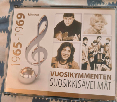 VUOSIKYMMENTEN SUOSIKKISÄVELMÄT  3 cd-boxia