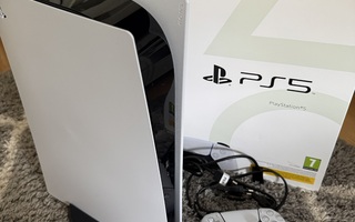PS5 konsoli levyasemalla