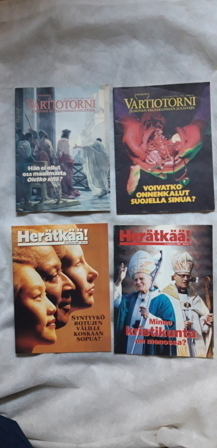 Uskonnollisia lehtiä ja kirjoja