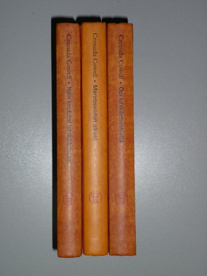 3 Cressida Cowell -ensipainosta osat 1-3
