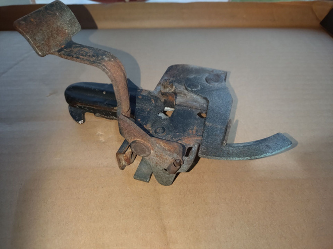 Chevrolet 1957 konepellin lukko