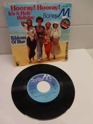BONEY M 7´HOORAY! HOORAY ! IT´S A HOLI-HOLIDAY, RIBBONS ....