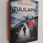 S. K. Tremayne : Tulilapsi - pikkukuva 1