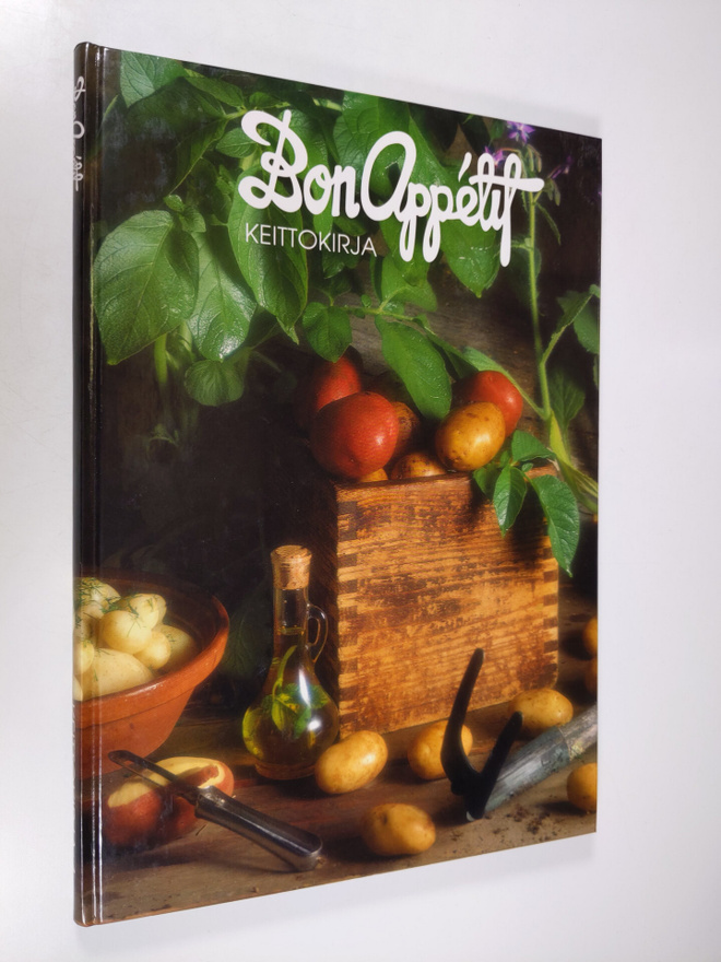 Tiia ym. (työryhmä) Koskimies : Bon appetit : keittokirja 4