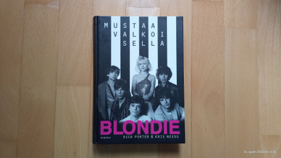 BLONDIE - Mustaa Valkoisella (Kirja)