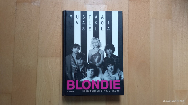BLONDIE - Mustaa Valkoisella (Kirja)