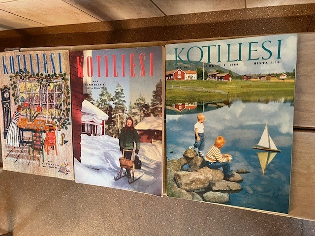 Kotiliesi vanhoja lehtiä
