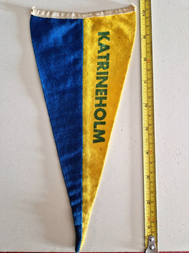 Katrineholm vintage iso matkailuliiri. Sweden