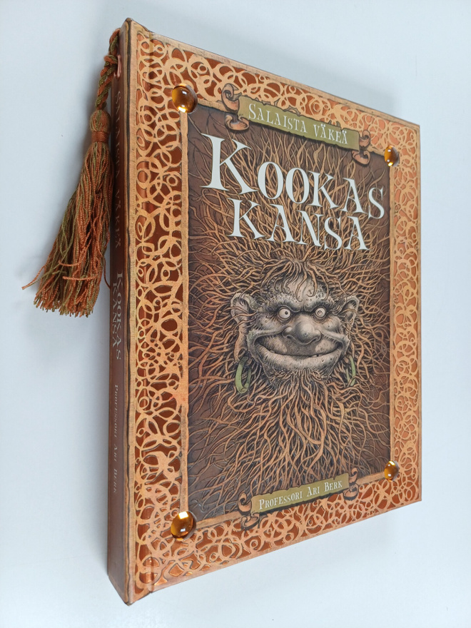 Ari Berk : Kookas kansa : opus jättiläisistä