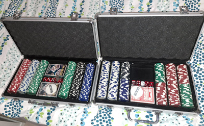 2xPokerisalkut 600 merkkiä