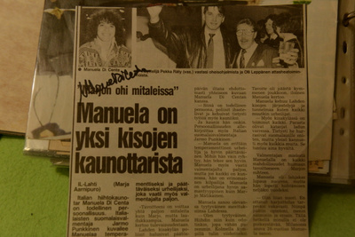 Manuela Di Centa nimikirjoitus lehtikuvassa