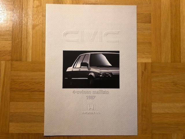 Esite Honda Civic 4-ovinen vuodelta 1987