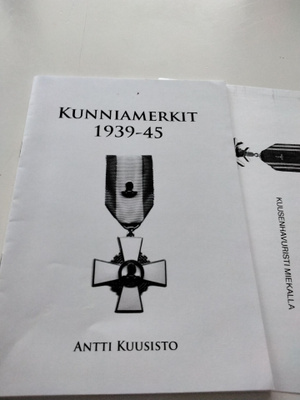 Vihko suomalaisista kunniamerkeistä.