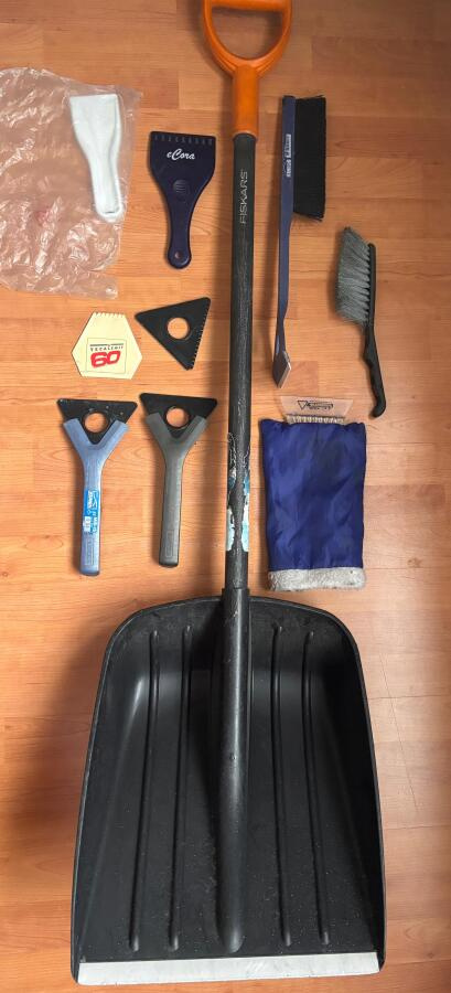 Fiskars laadukas lumilapio ja lumi harjat
