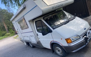 Matkailuauto