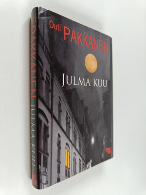 Outi Pakkanen : Julma kuu