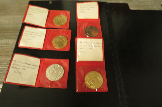 5 KPL PALKINTOLAATTOJA YHT. 2 € + POSTIKULUT