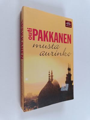 Outi Pakkanen : Musta aurinko : jännitysromaani