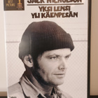 YKSI LENSI YLI KÄENPESÄN 2 DVD - pikkukuva 1
