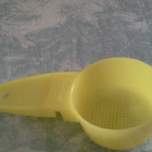 Tupperware keltainen minisiivilä / teesihti / lävikkö - pikkukuva 1