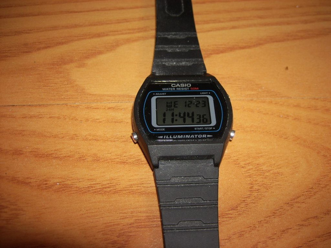 RETRO/ VINTAGE CASIO W-202 RANNEKELLO
