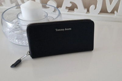 Tommy Jeans musta lompakko