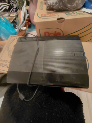 Ps3+ohjain ja 12 peliä.
