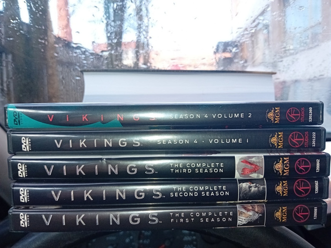 DVD THE VIKINGS KAUDET 1-4 ( SIS POSTIKULU  )