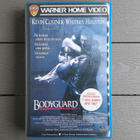VHS: Bodyguard (Whitney Houston, Kevin Costner 1992) - pikkukuva 1