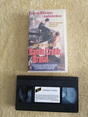 LOHIKÄÄRME TAISTELEE VHS