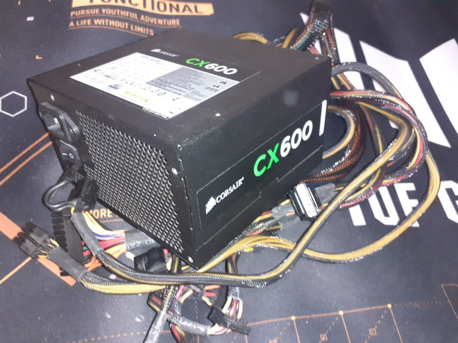 Virtalähde - Corsair CX600 ATX / 600 Wattinen