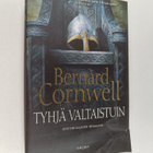 Bernard Cornwell : Tyhjä valtaistuin : historiallinen rom... - pikkukuva 1