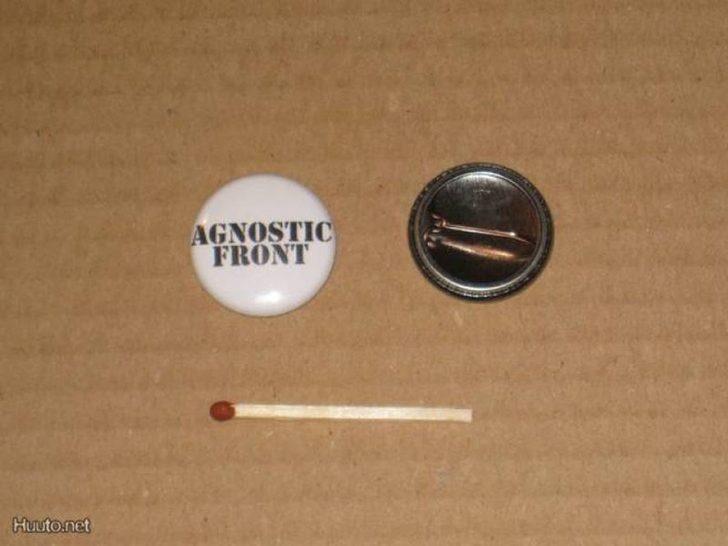 Agnostic Front rintanappi 1" valkoinen b3