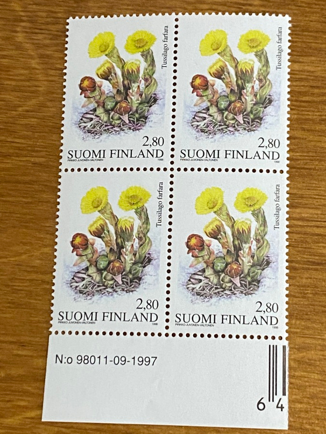 LUONTO HERÄÄ NELIÖ NUMERO MARGINAALILLA**