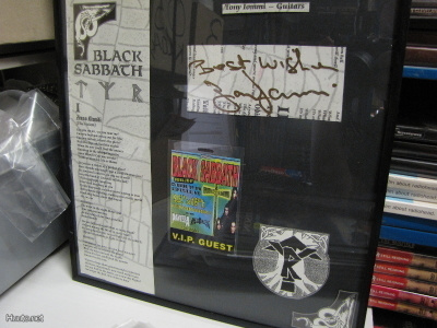 BLACK SABBATH IOMMIN NIMIKIRJOITUS + BACKSTAGEPASSI