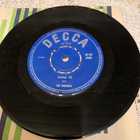 THE ESQUIRES: Juokse sinä humma * Tumma yö* SUOMI 1964 - pikkukuva 2