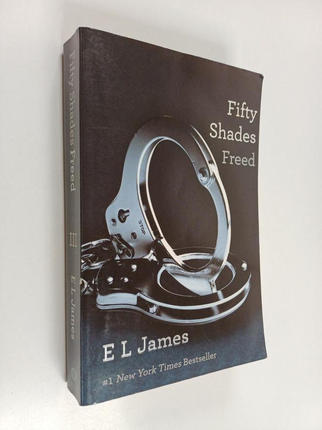 E. L. James : Fifty Shades Freed