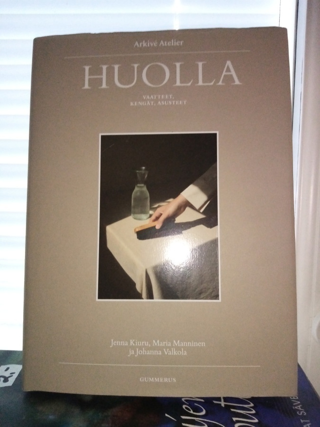 Kiuru :  Huolla vaatteet, kengät, asusteet ( SIS POSTIKULU)