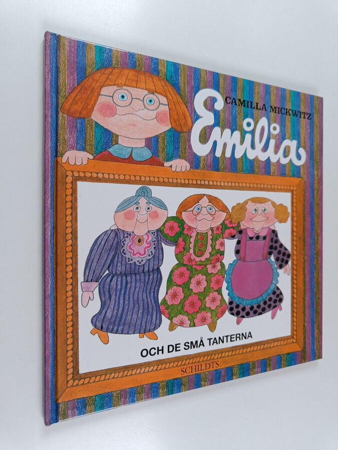 Camilla Mickwitz : Emilia och de små tanterna