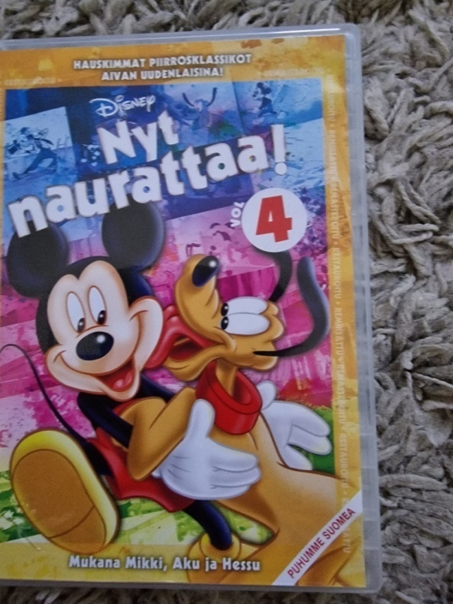 Nyt naurattaa vol. 4