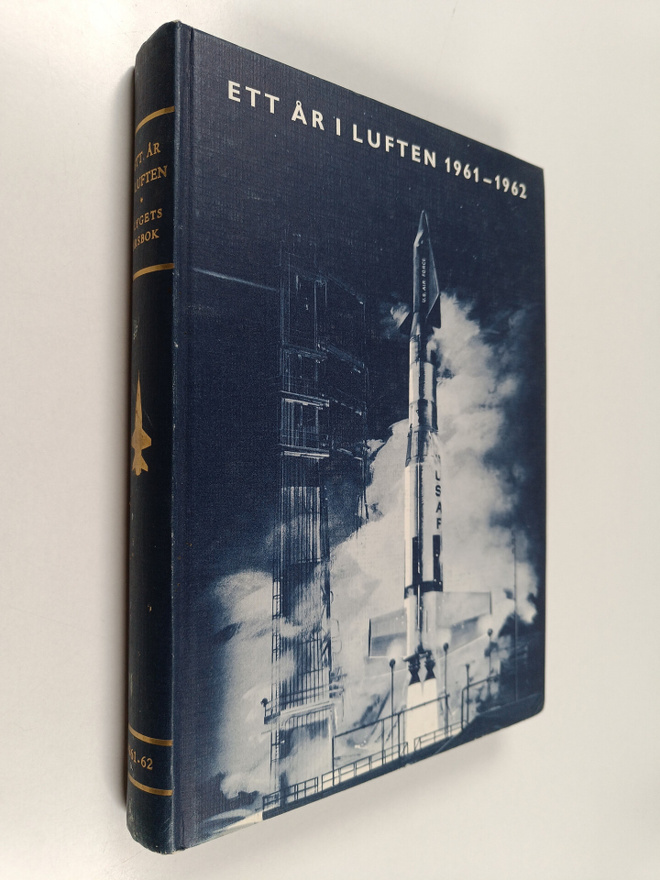 S. Artur Svensson : Ett år i luften : flygets årsbok 1961-62