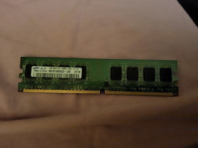 Samsung hp 1GB 2Rx2 PC2-5300U-555-12-E3 muistikampa