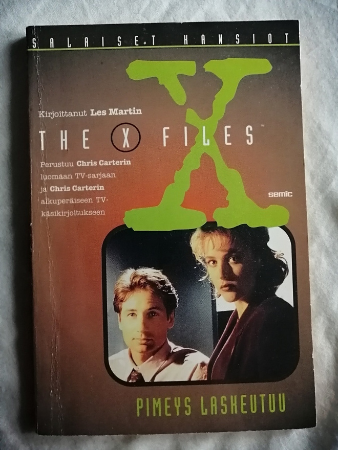 Martin, Les: X-Files, the # 2: Pimeys laskeutuu