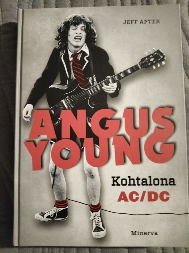 Jeff Apter: Angus Young, Kohtalona AC/DC